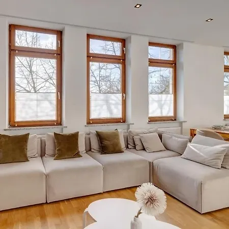 Apartmán Kaza Guesthouse, Centrally Located 2 & 3 Bedroom In Augsburg
