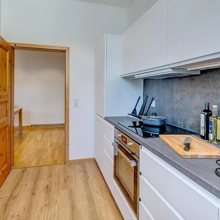 Kaza Guesthouse, Centrally Located 2 & 3 Bedroom In Lägenhet *