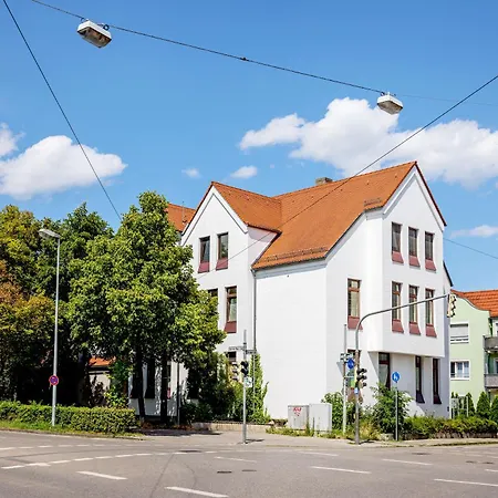 Lägenhet Kaza Guesthouse, Centrally Located 2 & 3 Bedroom In *