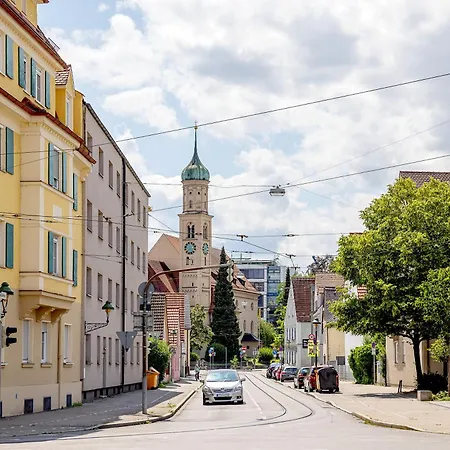 Kaza Guesthouse, Centrally Located 2 & 3 Bedroom In Augsburg