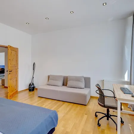Apartmán Kaza Guesthouse, Centrally Located 2 & 3 Bedroom In Augsburg