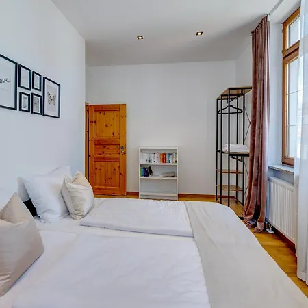 Kaza Guesthouse, Centrally Located 2 & 3 Bedroom In Augsburg