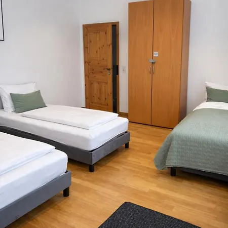 Kaza Guesthouse, Centrally Located 2 & 3 Bedroom In Apartmán