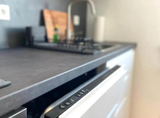 Kaza Guesthouse, Centrally Located 2 & 3 Bedroom In *