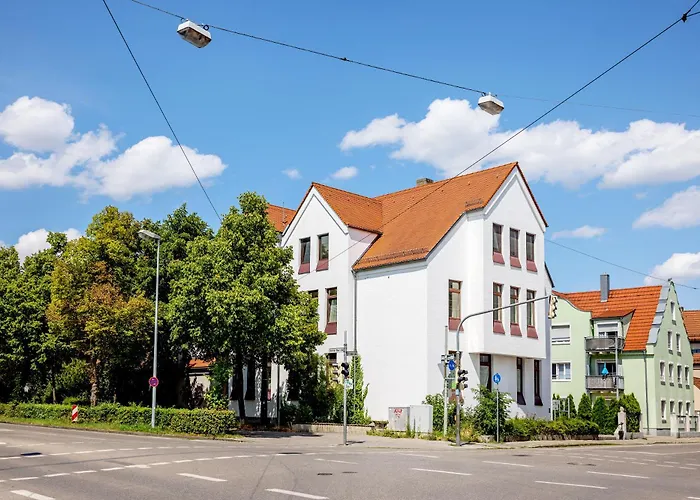 Lägenhet Kaza Guesthouse, Centrally Located 2 & 3 Bedroom In *