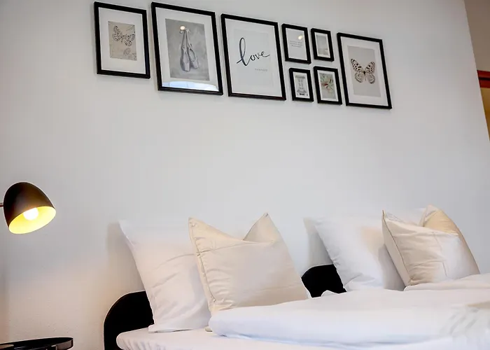 Kaza Guesthouse, Centrally Located 2 & 3 Bedroom In Lägenhet