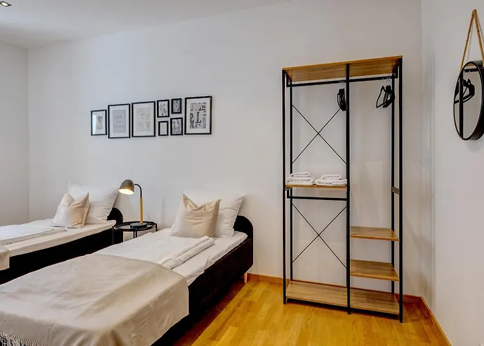 Kaza Guesthouse, Centrally Located 2 & 3 Bedroom In Augsburg