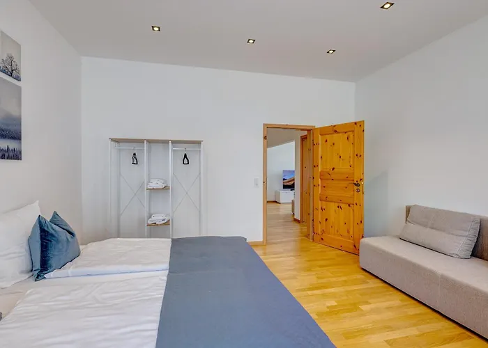 Kaza Guesthouse, Centrally Located 2 & 3 Bedroom In Lägenhet *