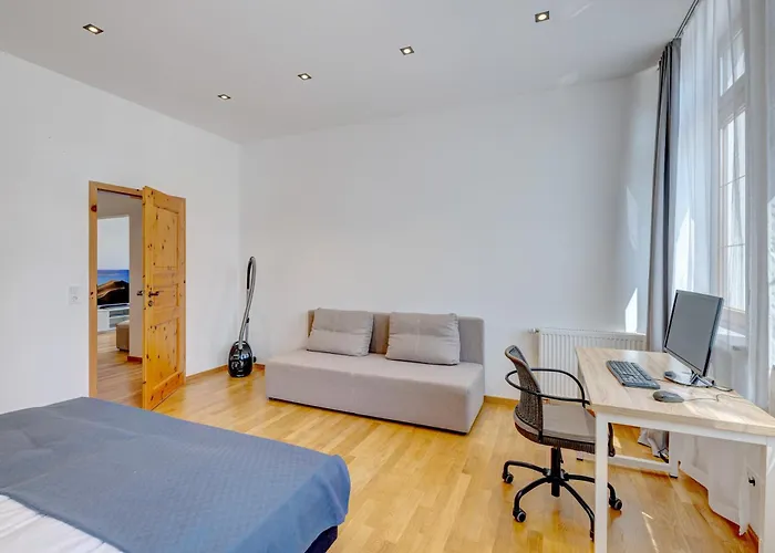 Lägenhet Kaza Guesthouse, Centrally Located 2 & 3 Bedroom In Augsburg