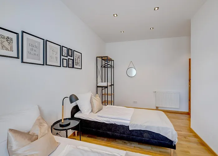 Kaza Guesthouse, Centrally Located 2 & 3 Bedroom In Lägenhet Augsburg