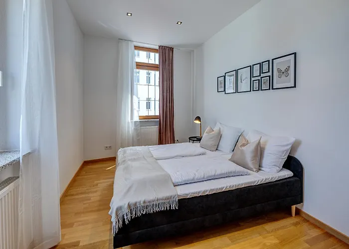 Kaza Guesthouse, Centrally Located 2 & 3 Bedroom In * Augsburg