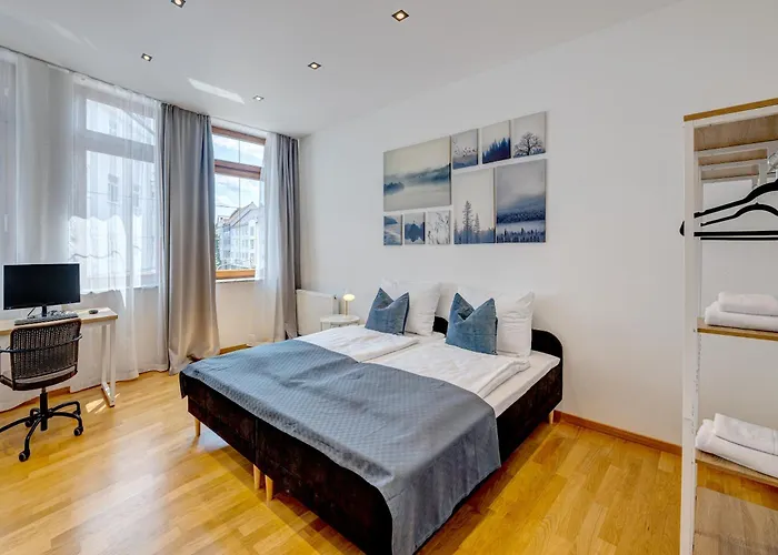 Kaza Guesthouse, Centrally Located 2 & 3 Bedroom In Lägenhet *