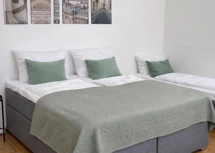 Kaza Guesthouse, Centrally Located 2 & 3 Bedroom In Lägenhet