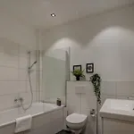 Kaza Guesthouse, Centrally Located 2 & 3 Bedroom In 奥格斯堡