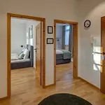 Kaza Guesthouse, Centrally Located 2 & 3 Bedroom In * 奥格斯堡