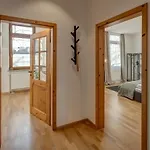 Kaza Guesthouse, Centrally Located 2 & 3 Bedroom In * 奥格斯堡