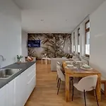 Kaza Guesthouse, Centrally Located 2 & 3 Bedroom In * 奥格斯堡