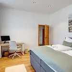 Kaza Guesthouse, Centrally Located 2 & 3 Bedroom In