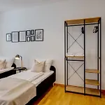 Kaza Guesthouse, Centrally Located 2 & 3 Bedroom In 奥格斯堡