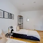 Kaza Guesthouse, Centrally Located 2 & 3 Bedroom In 公寓 奥格斯堡