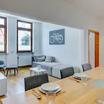 公寓 Kaza Guesthouse, Centrally Located 2 & 3 Bedroom In