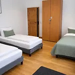 Kaza Guesthouse, Centrally Located 2 & 3 Bedroom In 公寓