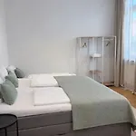 公寓 Kaza Guesthouse, Centrally Located 2 & 3 Bedroom In *