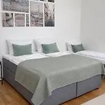 Kaza Guesthouse, Centrally Located 2 & 3 Bedroom In 公寓