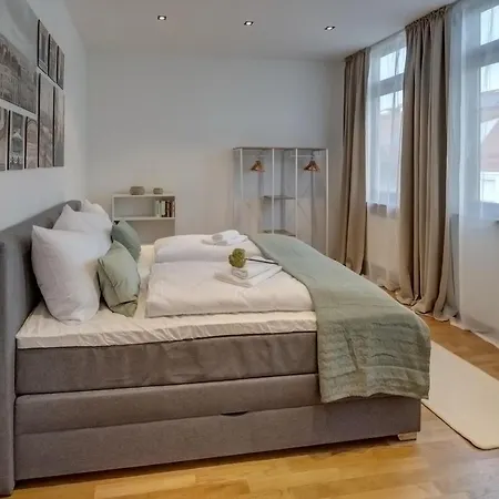 Kaza Guesthouse, Centrally Located 2 & 3 Bedroom In Augsburg