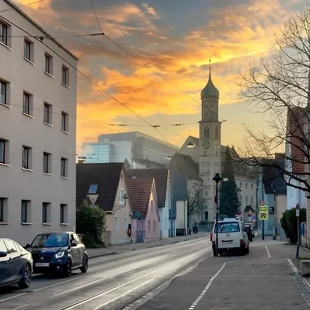 Kaza Guesthouse, Centrally Located 2 & 3 Bedroom In Apartment Augsburg