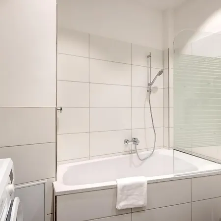 Kaza Guesthouse, Centrally Located 2 & 3 Bedroom In Augsburg