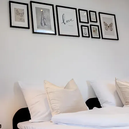 Kaza Guesthouse, Centrally Located 2 & 3 Bedroom In Apartment