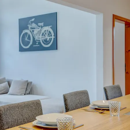 Kaza Guesthouse, Centrally Located 2 & 3 Bedroom In Lejlighed Augsburg