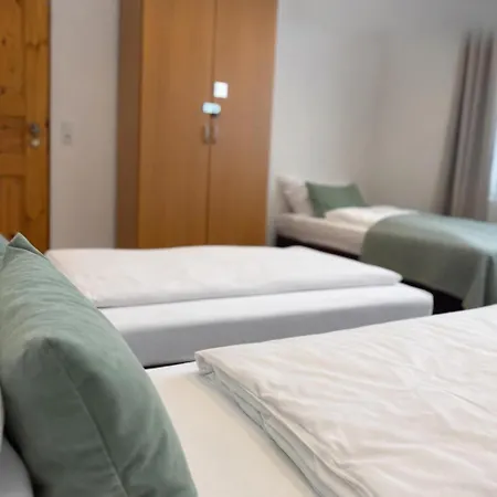 Apartment Kaza Guesthouse, Centrally Located 2 & 3 Bedroom In