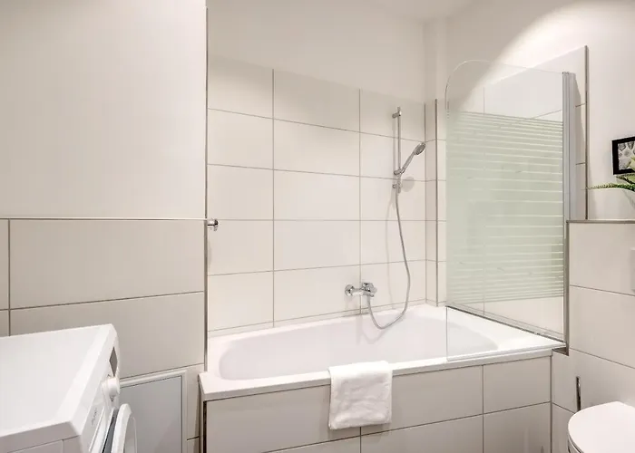 Kaza Guesthouse, Centrally Located 2 & 3 Bedroom In Augsburg