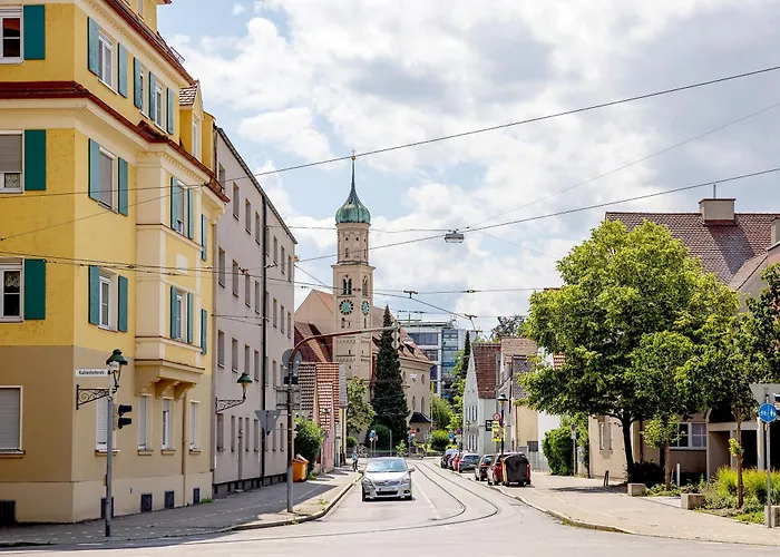 Kaza Guesthouse, Centrally Located 2 & 3 Bedroom In Augsburg