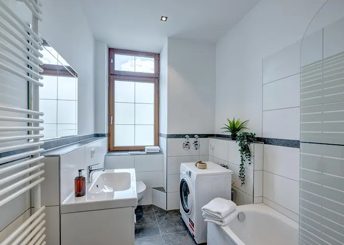 Kaza Guesthouse, Centrally Located 2 & 3 Bedroom In Augsburg