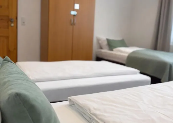 Apartment Kaza Guesthouse, Centrally Located 2 & 3 Bedroom In